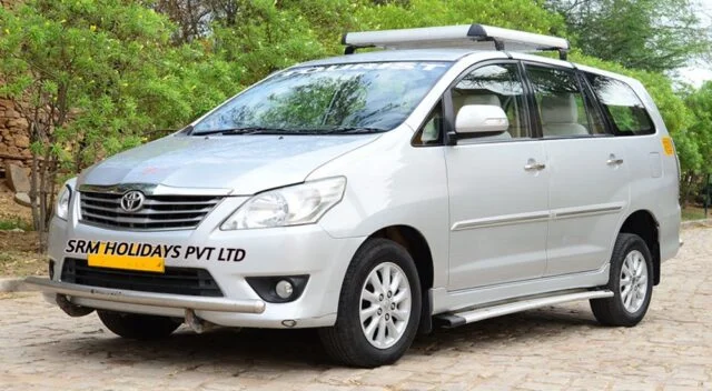 toyota_innova_taxi_rental-640x352 (1)